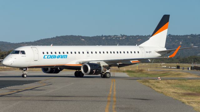 Embraer ERJ-190 (VH-ZPT)