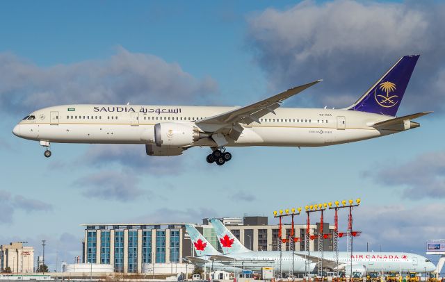 Boeing 787-9 Dreamliner (HZ-ARA) - SVA61 arrives from Jeddah to some glorious morning light