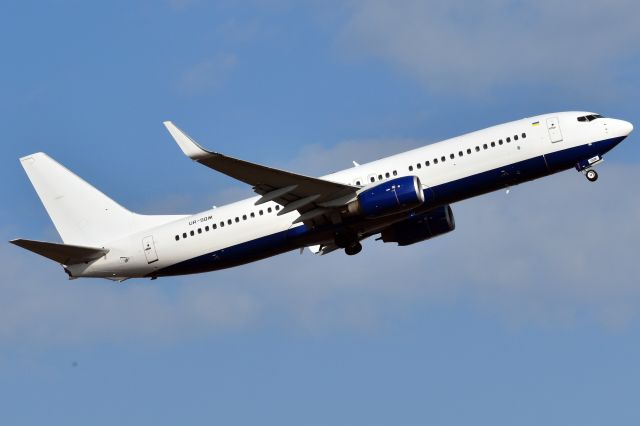 Boeing 737-800 (UR-SQM)