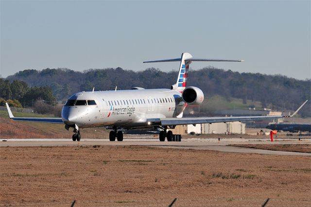 Canadair Regional Jet CRJ-900 (N552NN) - Storck departs Birmingham headed back to CLT today as Blue Streak 5115