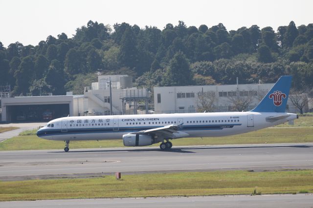 Airbus A321 (B-6685) - 12 October 2015: