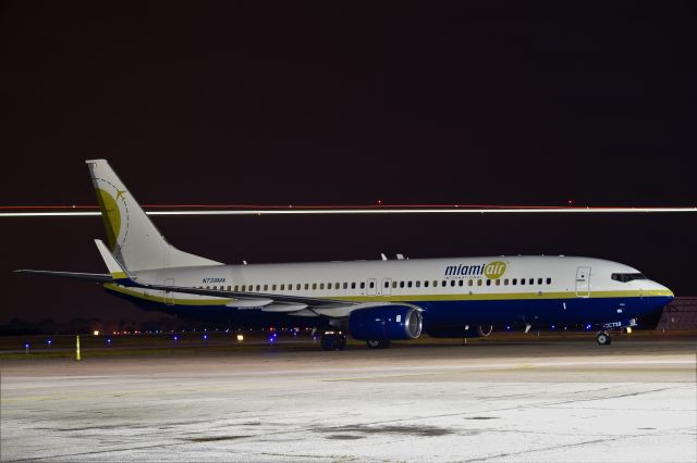 Boeing 737-800 (N739MA)