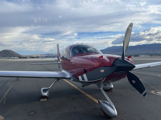 Cirrus SR-22 (N825CC)