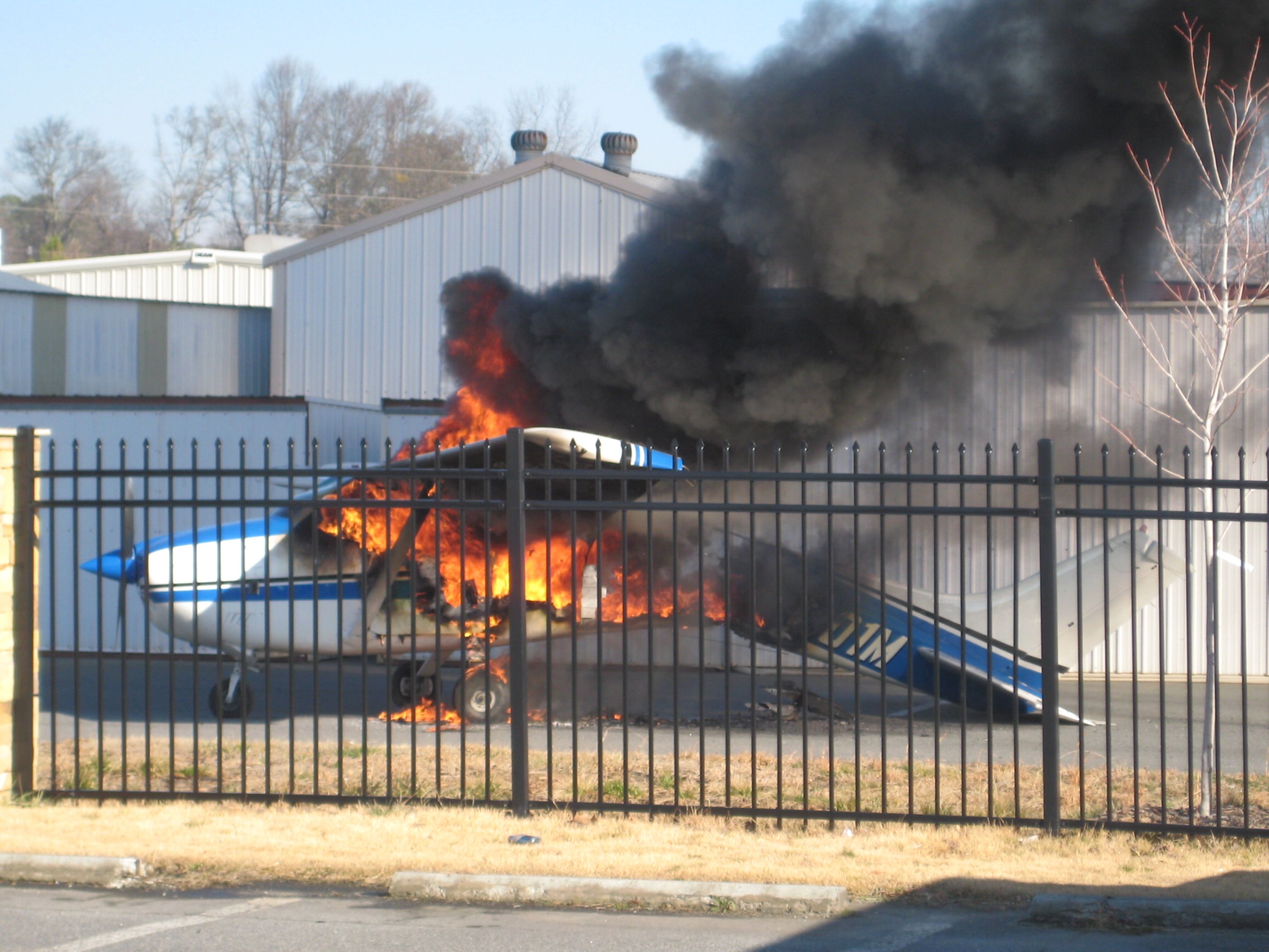 Cessna Skylane (N8901M) - 28V GPU and 12V system do not mix well.