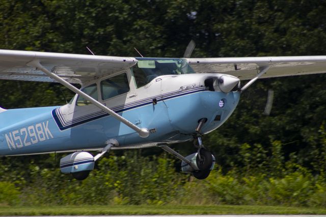 Cessna Skyhawk (N5298K) - majestic 98K taking off 