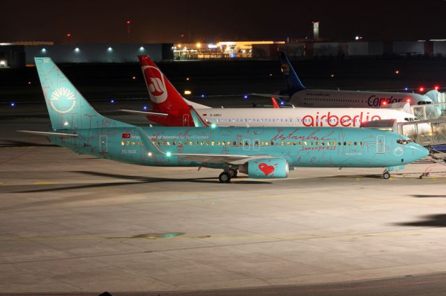 Boeing 737-700 (TC-SUZ) - my first nightshot of this beauty....