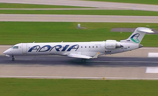 Canadair Regional Jet CRJ-700 (S5-AAY)