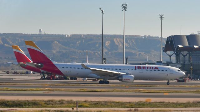 Airbus A330-300 (EC-LYF) - Iberia Airbus A330-302 EC-LYF in Madrid 