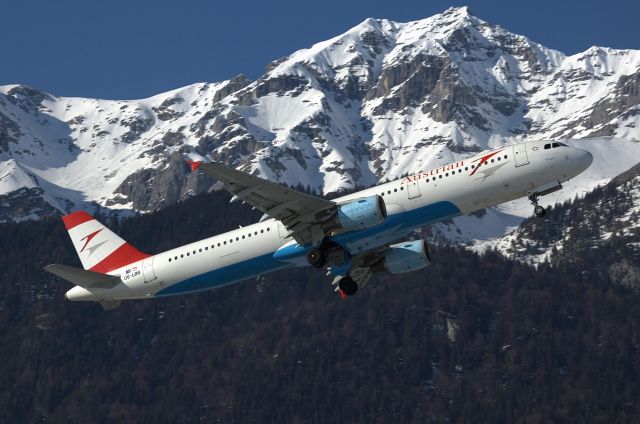 Airbus A321 (OE-LBB) - take-off runway 08 at Innsbruck