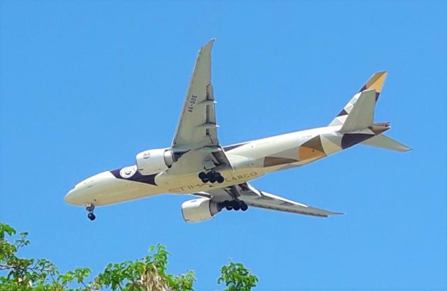 BOEING 777-200LR (A6-DDE) - Etihad Cargo flight 987 arriving from Frankfurt