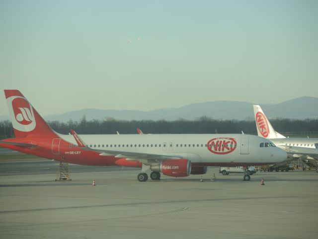 Airbus A320 (OE-LEY)