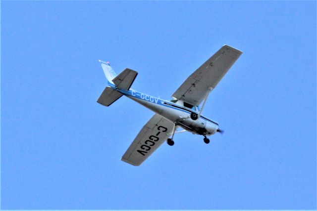 C-GCGV — - C-GCGV CESSNA COMMUTER 152 survolant la ville de Lavaltrie QC. le 20-10-2021 à 15:10
