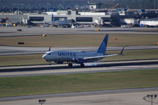 Boeing 737-800 (N87512)
