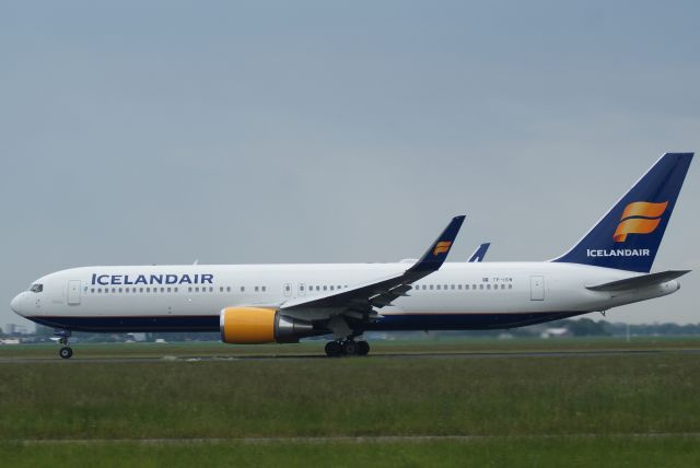 BOEING 767-300 (TF-ISW) - Icelandair B767-319ER cn28745 Take Off RWY36L 22-5-2018