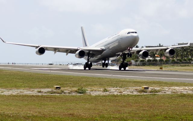 Airbus A340-300 (F-GLZM)