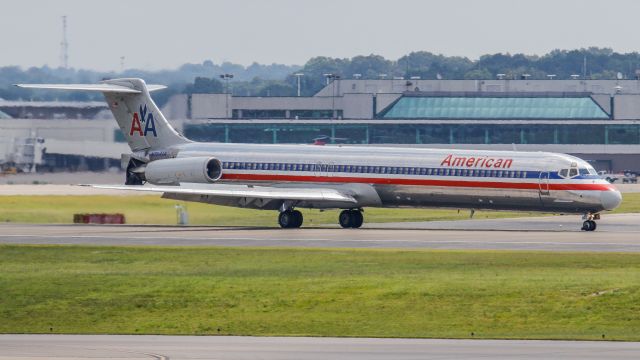 McDonnell Douglas MD-82 (N7541A) - July 1, 2017, Nashville, TN -- MD82 arriving on runway 20R. Photo made from the Vultee OBS Lot.