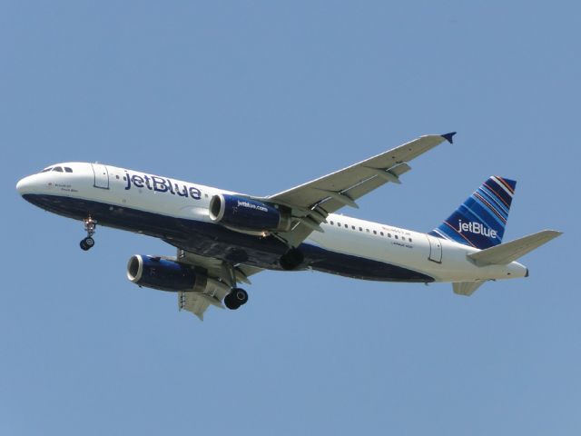 Airbus A320 (N653JB)