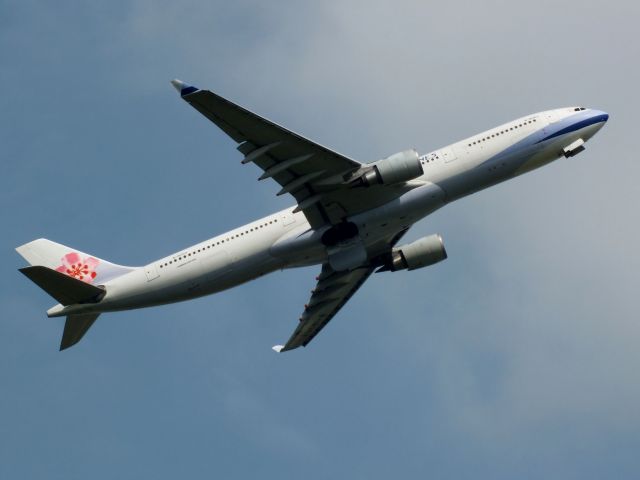 Airbus A330-300 (B-18353)