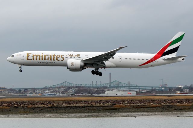 BOEING 777-300 (A6-EQG) - Emirates 237 arriving from Dubai