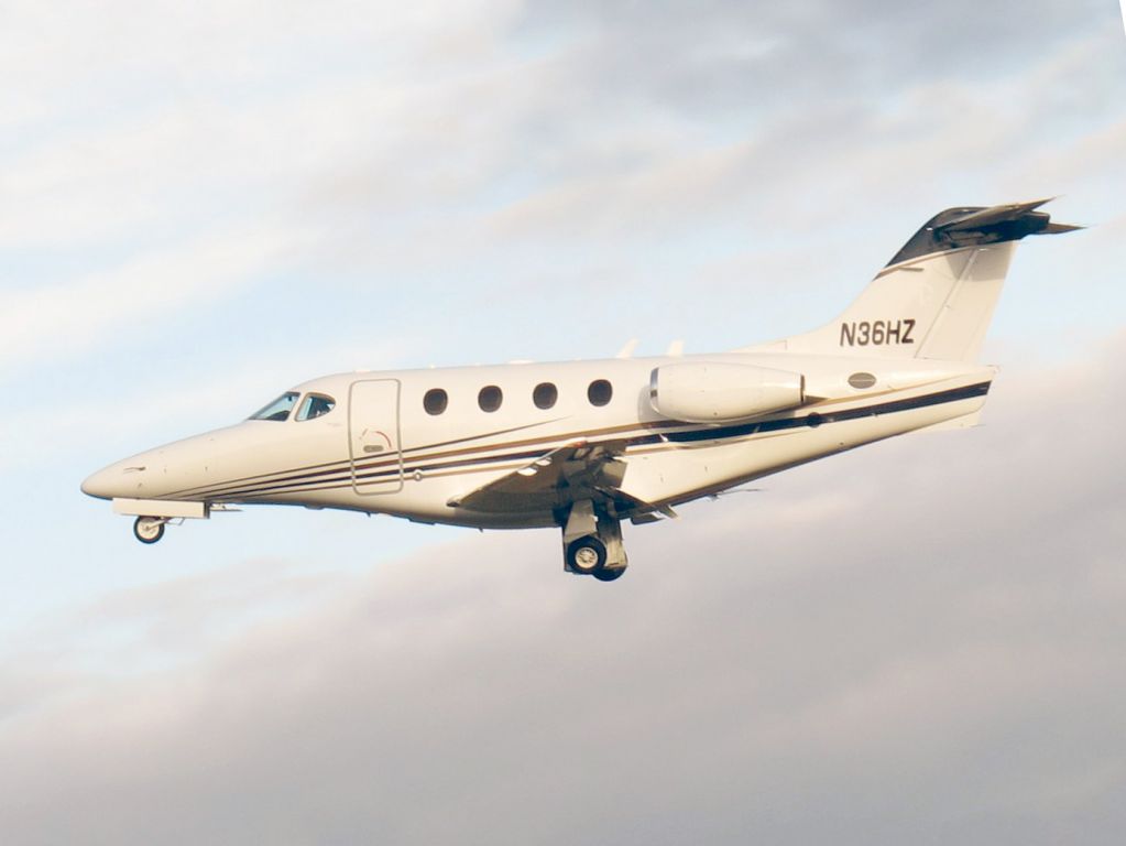 Beechcraft Premier 1 (N36HZ) - Runway 26.