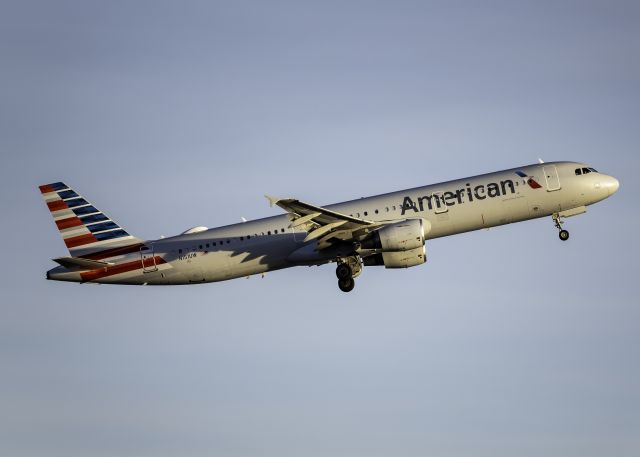 Airbus A321 (N151UW)