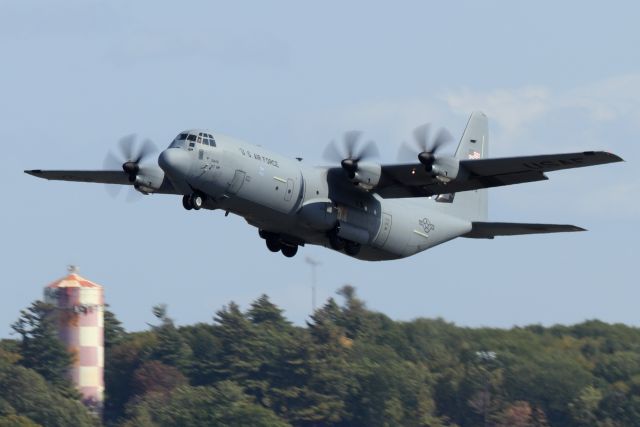 Lockheed C-130 Hercules (16-5849) - 'Hive 61' lifting off of runway 33