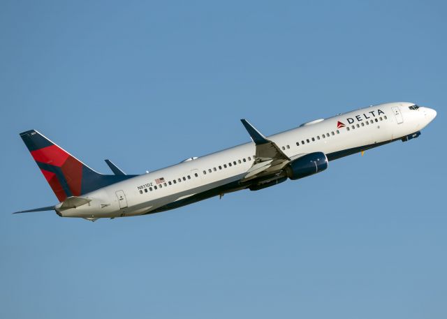 Boeing 737-900 (N811DZ)