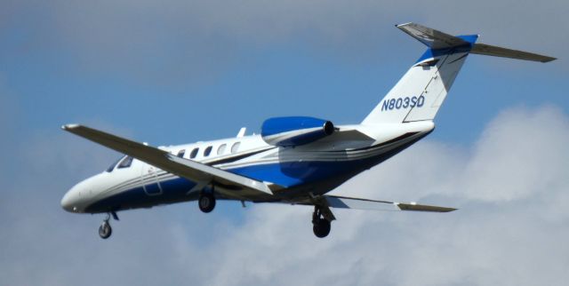 Cessna Citation CJ3 (N803SD) - On short final is this 2010 Cessna Citation 525B in the Spring of 2022.