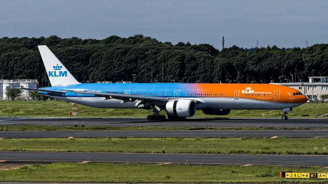 BOEING 777-300 (PH-BVA)