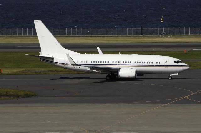 Boeing 737-700 (A6-RJX) - Taxing at Haneda Intl Airport on 2013/05/31 "VIP Flight"