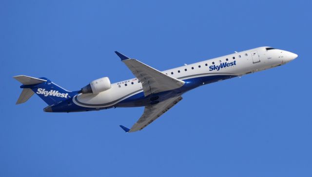 Canadair Regional Jet CRJ-700 (N741EV) - phoenix sky harbor international airport SKW2994 07MAR20