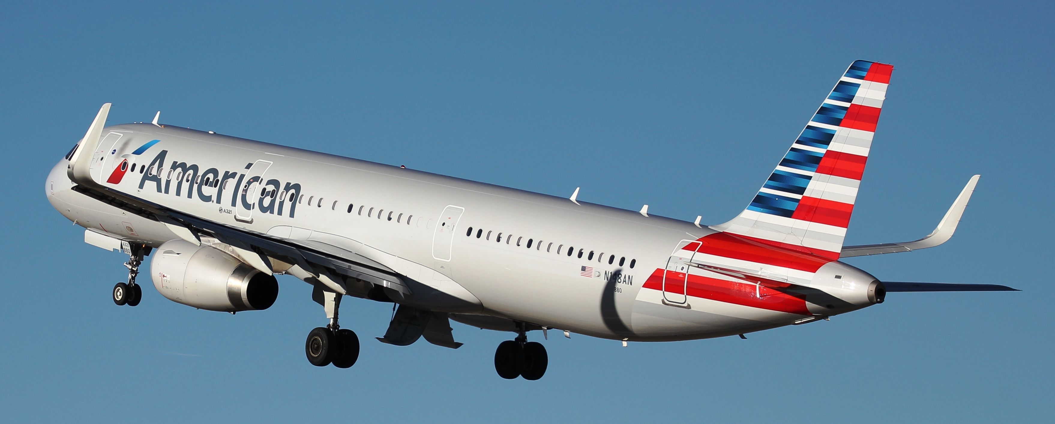 Airbus A321 (N148AN) - Departing 17R.