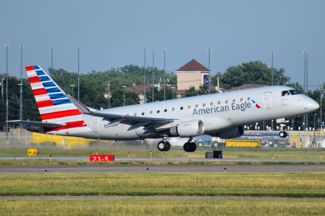 Embraer 175 (N268NN) - Envoy 4024 departing Buffalo (BUF) for Chicago (ORD)
