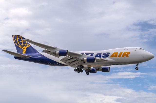 Boeing 747-400 (N430GT)