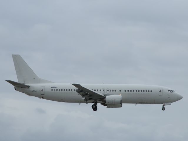 BOEING 737-400 (N421US)
