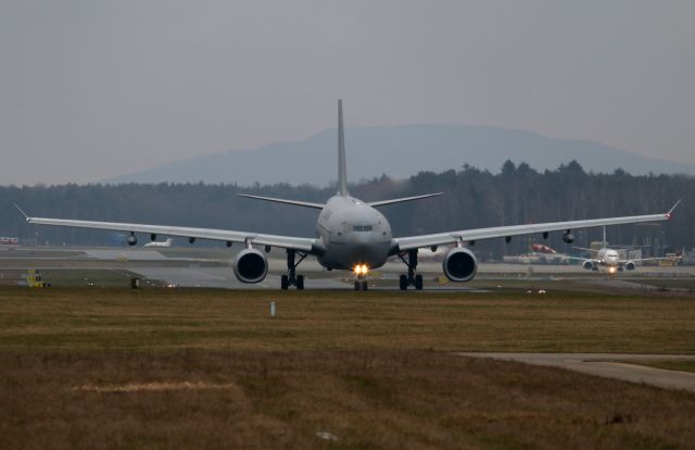 Airbus A330-200 (ZZ332)