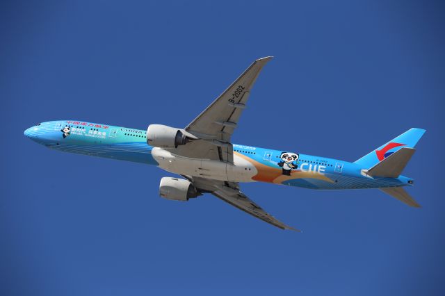 BOEING 777-300 (B-2002)