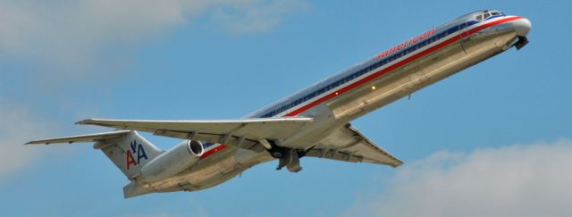 McDonnell Douglas MD-80 (N9404V)