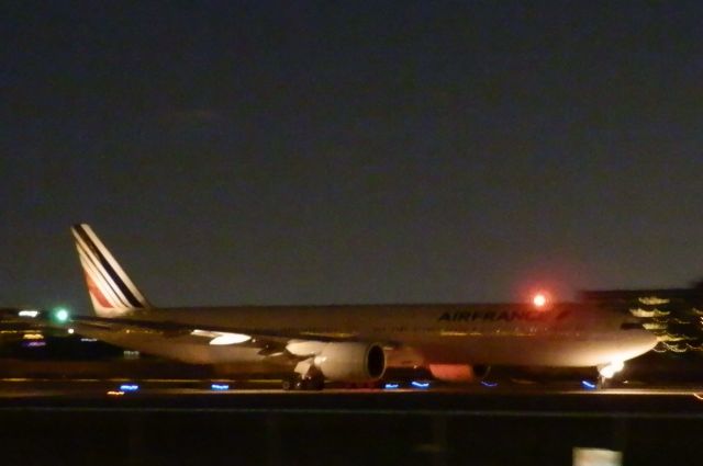 BOEING 777-300ER (F-GZNT)