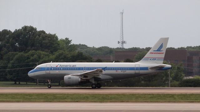 Airbus A319 (N744P)