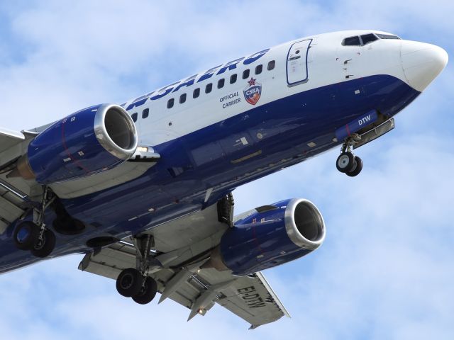 Boeing 737-700 (EI-DTW) - Close up detail of Transaero's B737.