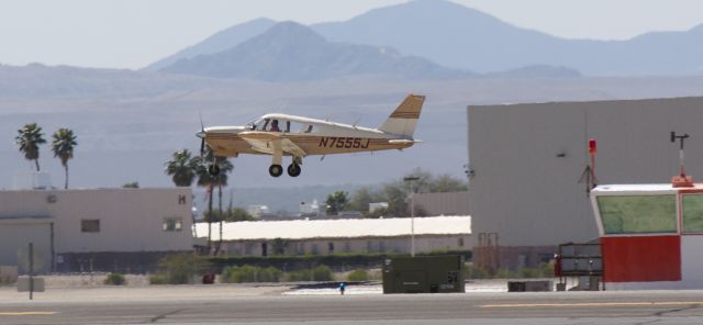 Piper Cherokee Arrow (N7555J)