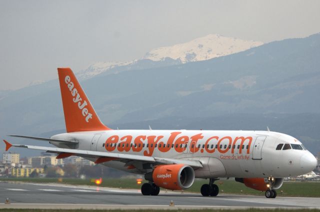 Airbus A319 (G-EZAX)