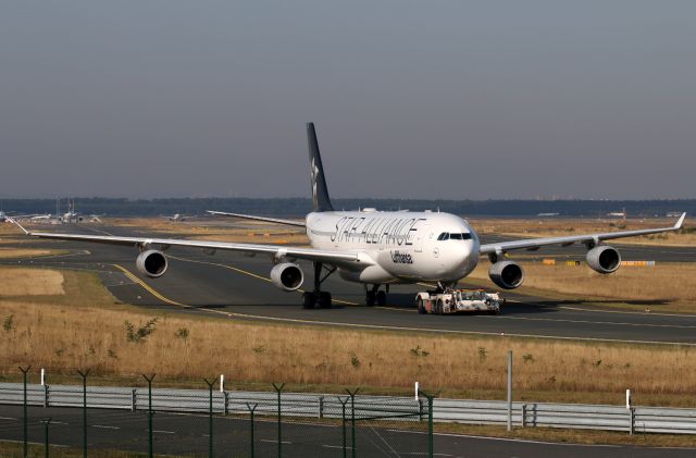 Airbus A340-300 (D-AIGX)