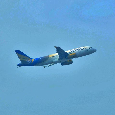 Airbus A320 (AP-BMC) - Take off from mux to khi 