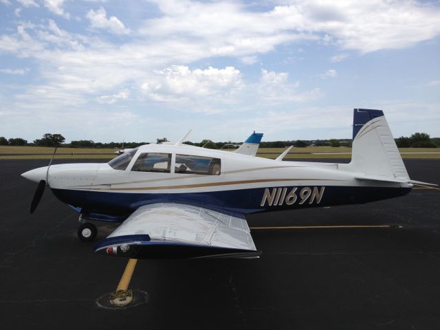 Mooney M-20 (N1169N)