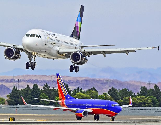 Airbus A319 (N502VL) - N502VL Volaris Airlines 2008 Airbus A319-132 C/N 3463 "Carlos" - N738CB Southwest Airlines Boeing 737-7H4 (cn 27870/360)  Las Vegas - McCarran International (LAS / KLAS) USA - Nevada, June 1, 2011 Photo: Tomás Del Coro