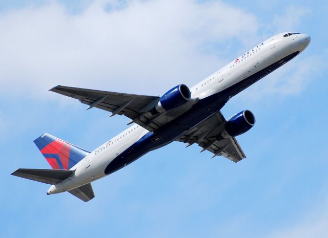 Boeing 757-200 (N603DL) - Delta Air Lines Boeing 757-232 N603DL (cn 22810/41)  Las Vegas - McCarran International (LAS / KLAS) USA - Nevada, October 6, 2010 Photo: TDelCoro