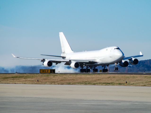 Boeing 747-400 (N508KZ) - Smoking the mains!  1/10/2022.