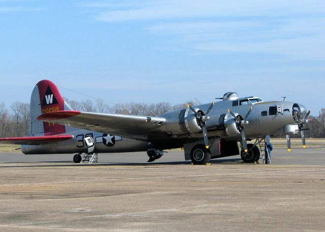 Boeing B-17 Flying Fortress (N5017N) - In town for a couple of days at the Shreveport Downtown airport.